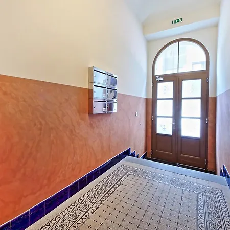 Nabo Apartament *