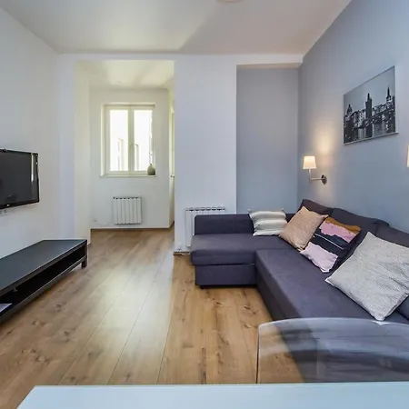 Nabo Apartament *